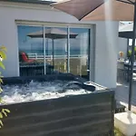 Maisons De Familles Beachfront * Hauteville-sur-Mer